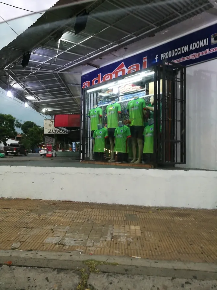 Frente del local de Producción Adonai en Asunción