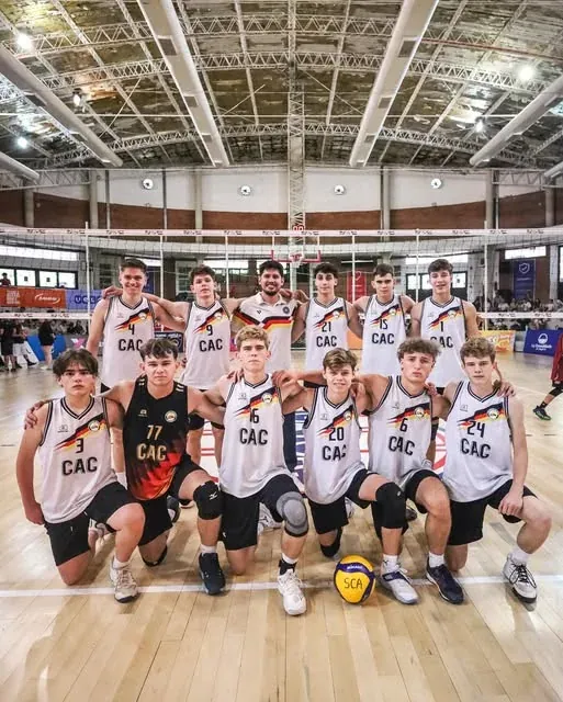 Equipo de vóley CAC con camisetas personalizadas